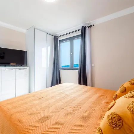 Makris No3 Apartmán *